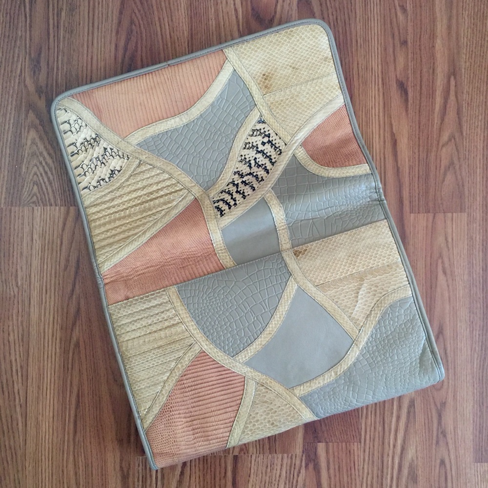 Danielle Nicole • Retro Oversized Leather Clutch - Picture 4 of 8